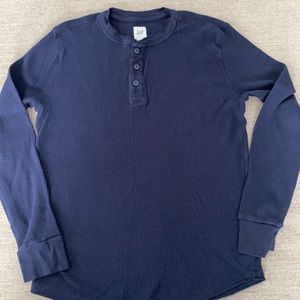 GAP brand navy waffle long sleeve Henley shirt Size Medium